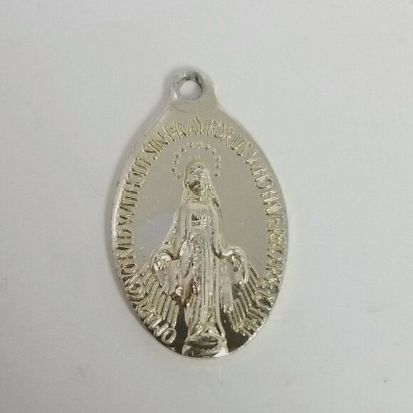 Vintage Virgin Mother Mary Oval Pendant Charm, Gold Tone Estate 1 Inch - Picture 6 of 7
